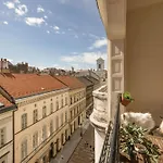 Walk To Vaci Street - Live In Lux Designer Apt