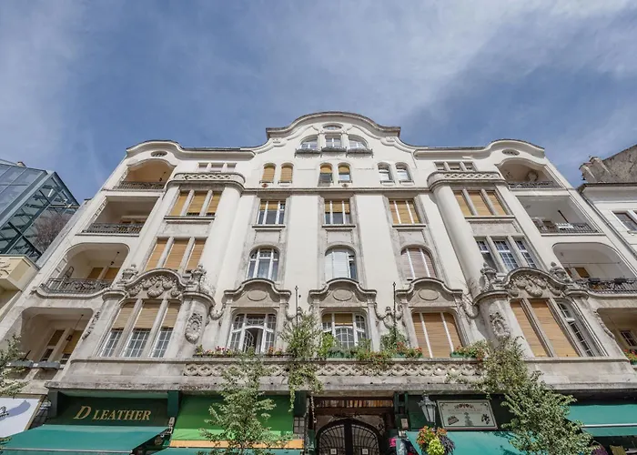 Walk To Vaci Street - Live In Lux Designer Apt
