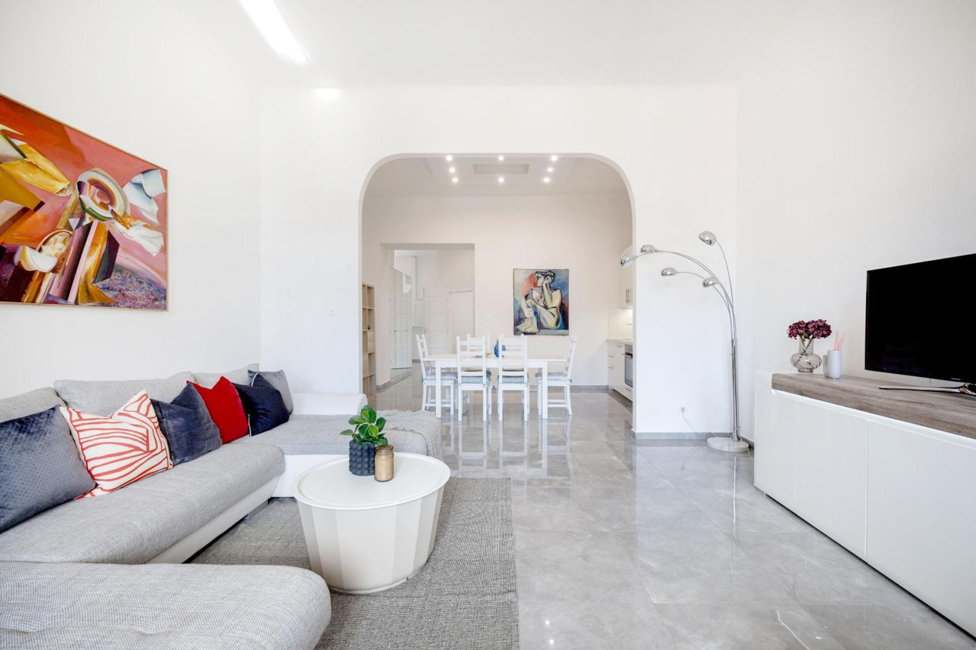 Walk To Vaci Street - Live In Lux Designer Budapest