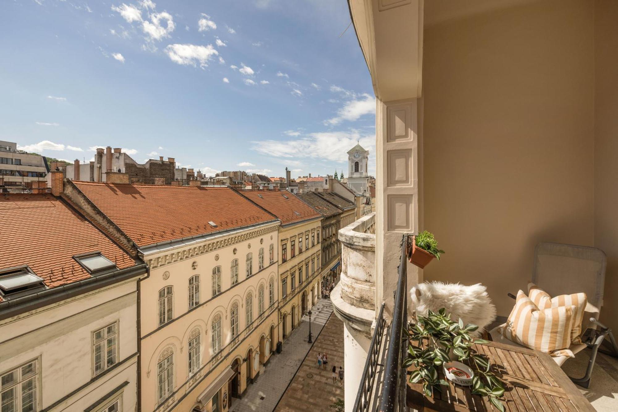 Walk To Vaci Street - Live In Lux Designer * Budapest