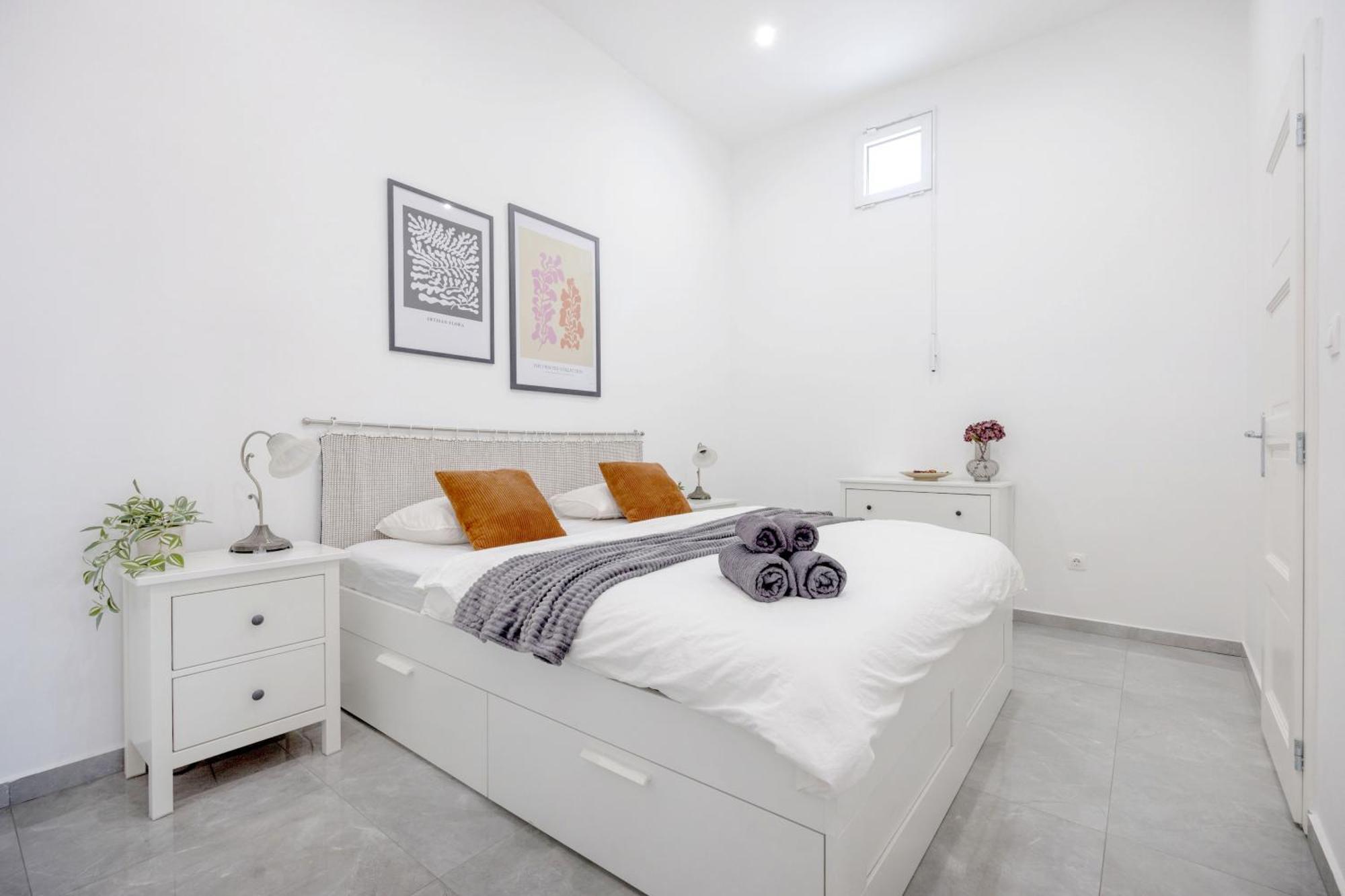 Walk To Vaci Street - Live In Lux Designer Apartment
