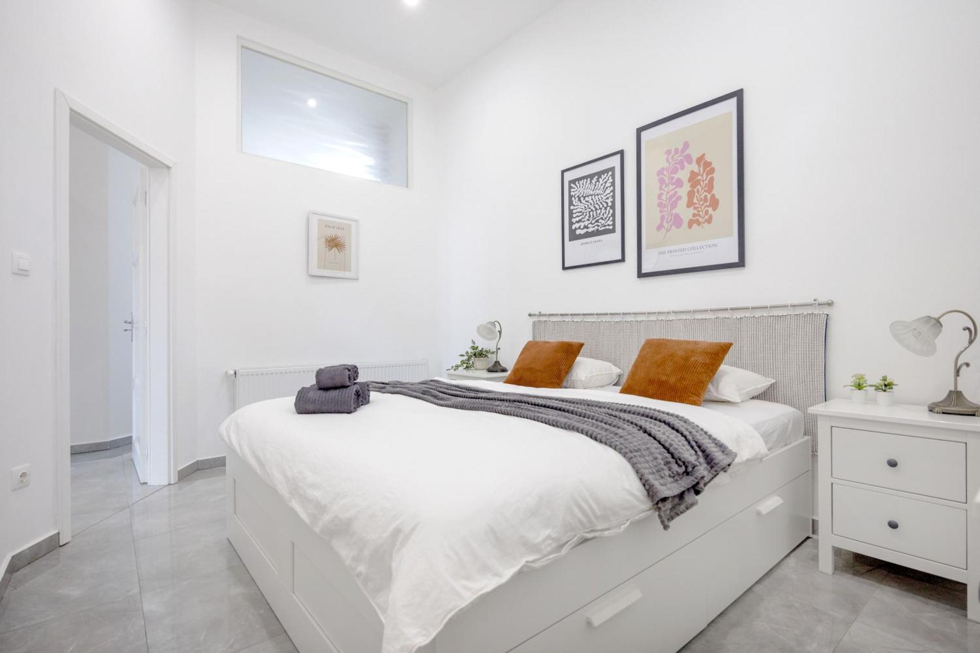 Apartment Walk To Vaci Street - Live In Lux Designer *