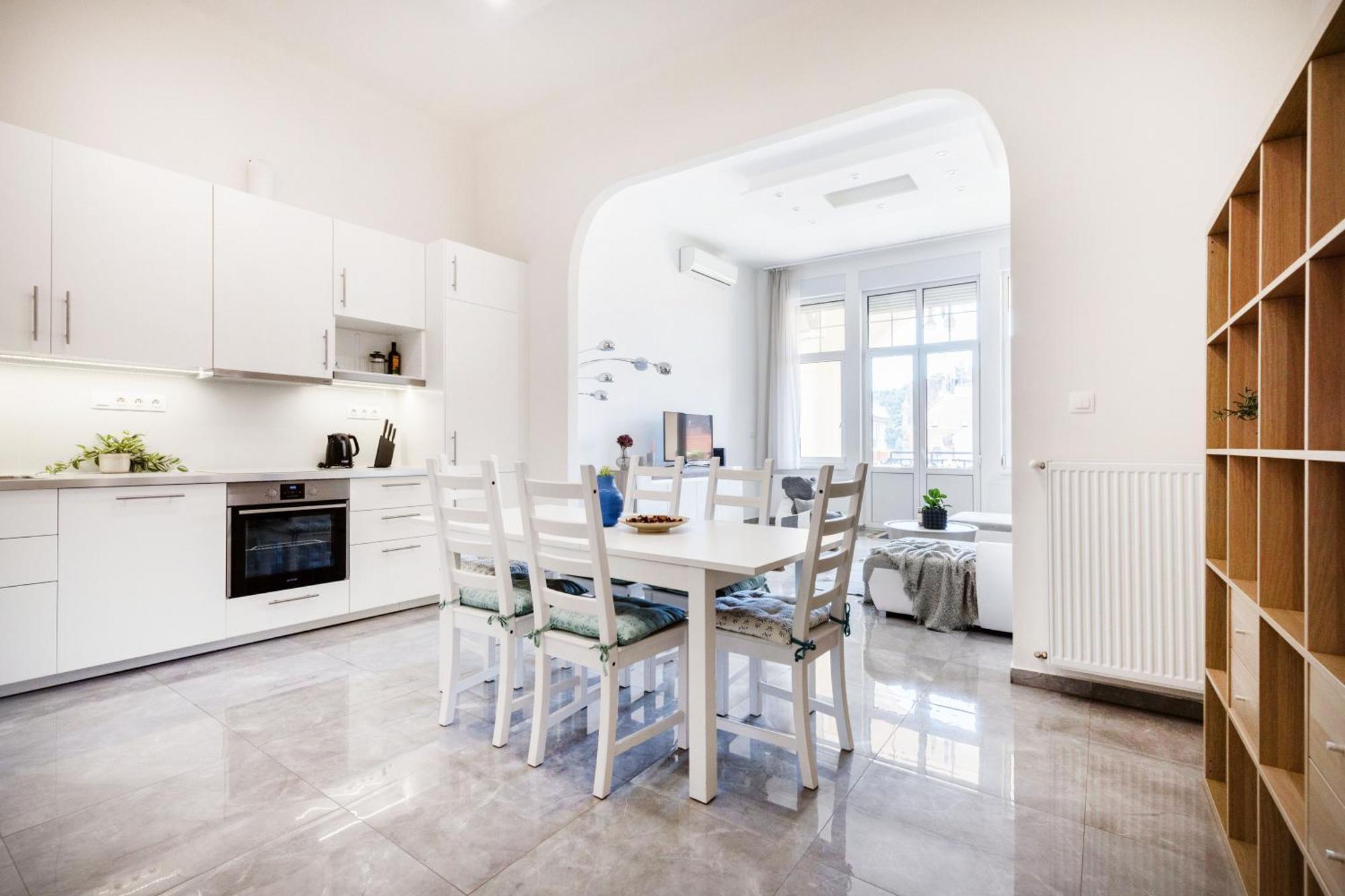 Walk To Vaci Street - Live In Lux Designer Apartment *