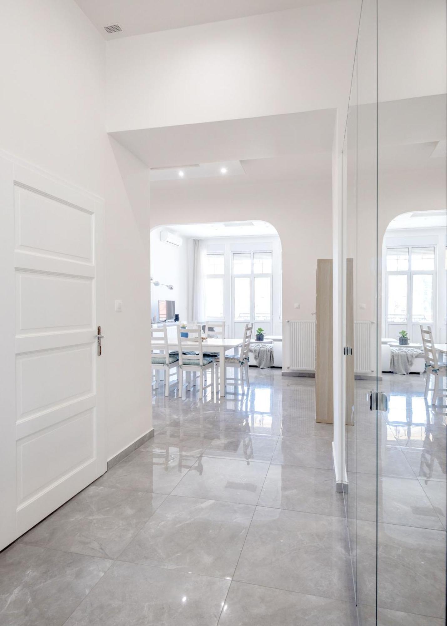 Walk To Vaci Street - Live In Lux Designer * Budapest