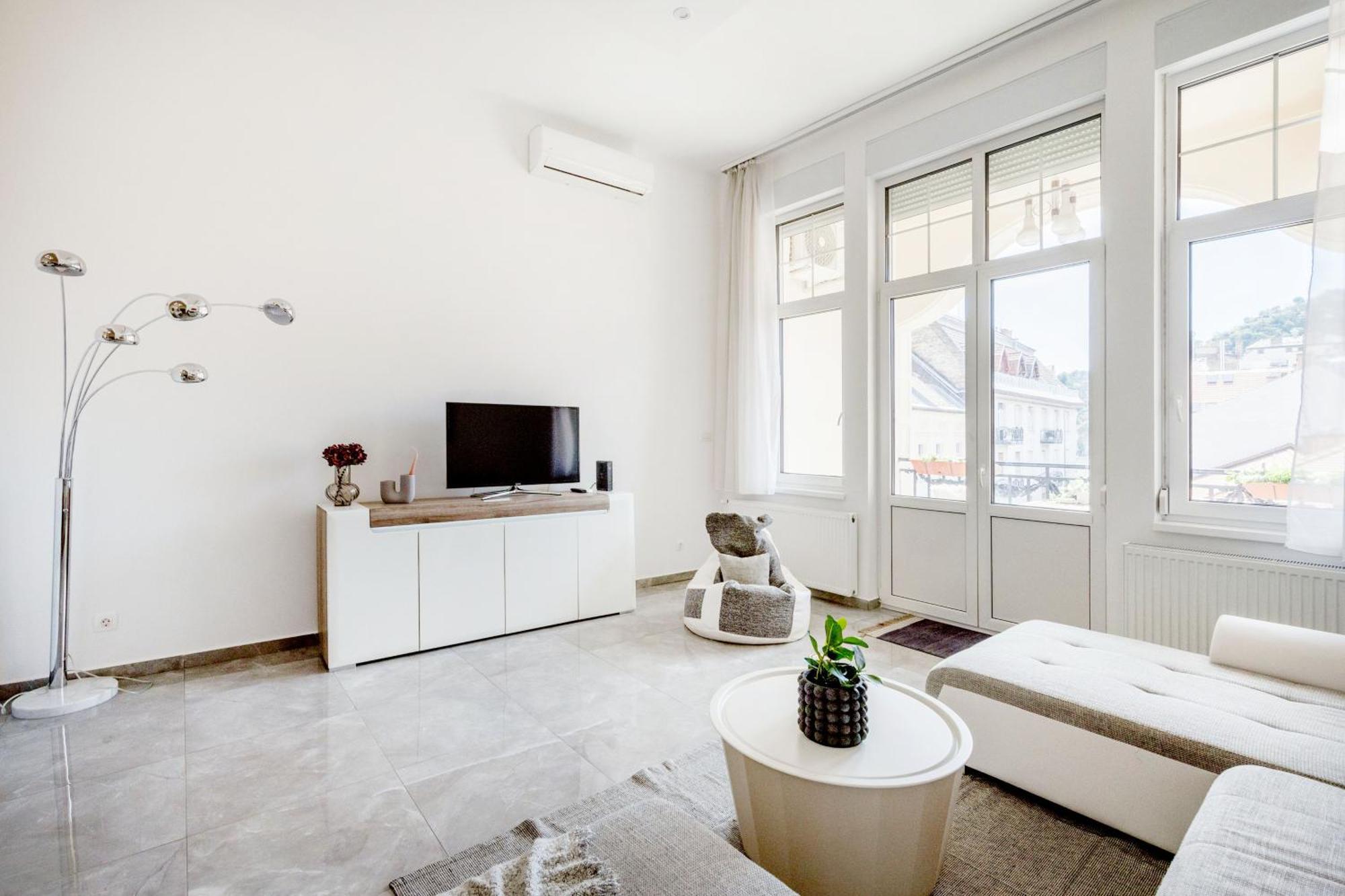 Walk To Vaci Street - Live In Lux Designer