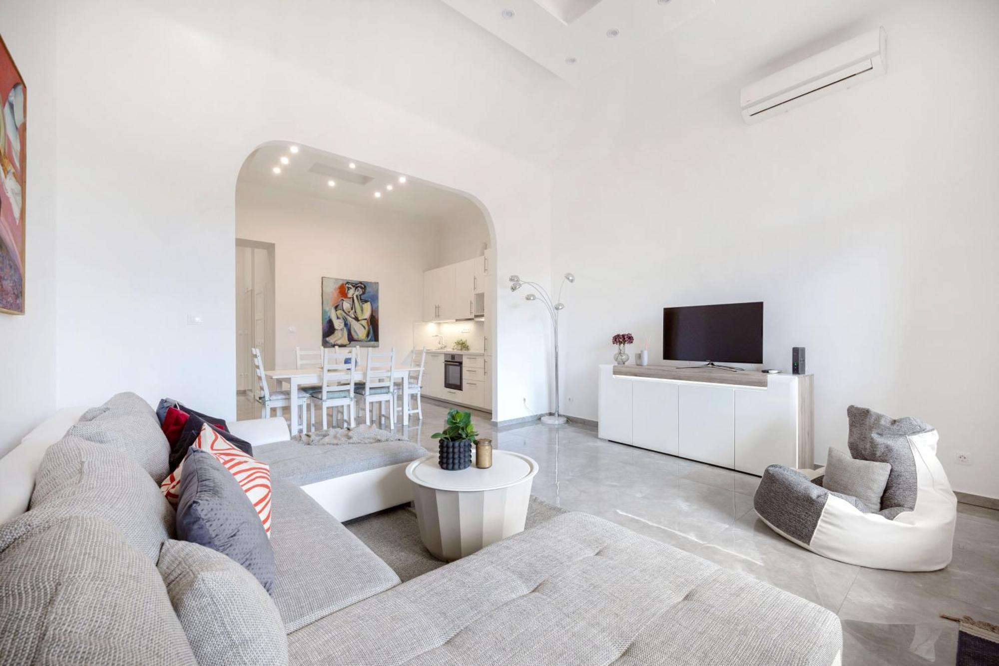 Apartment Walk To Vaci Street - Live In Lux Designer
